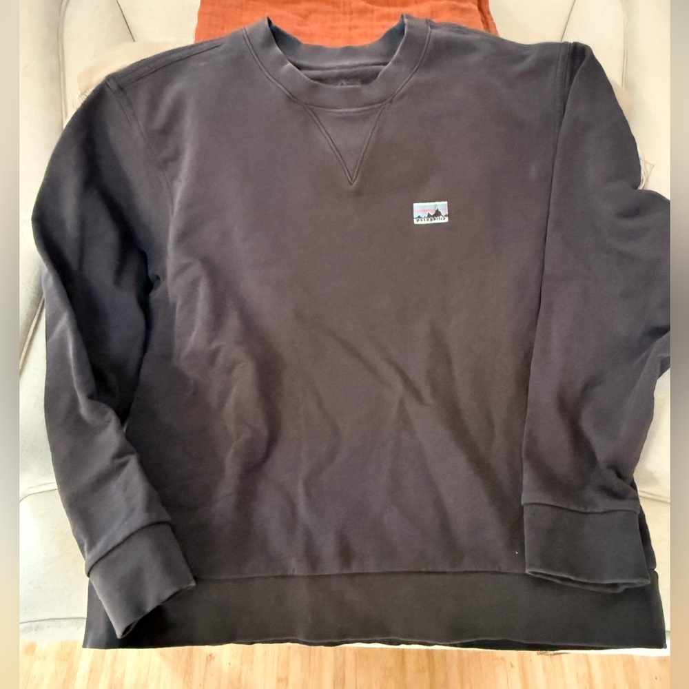 Patagonia Grey Crewneck Sweatshirt with Small Logo Patch